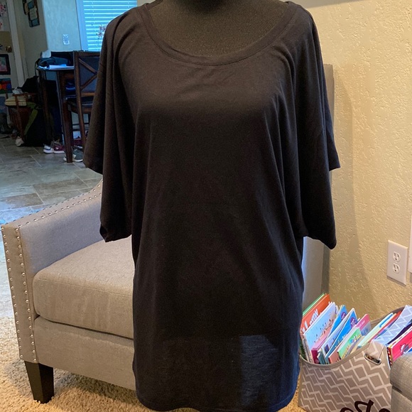 Bella scoop neck dolman sleeved soft tee! - Picture 1 of 8